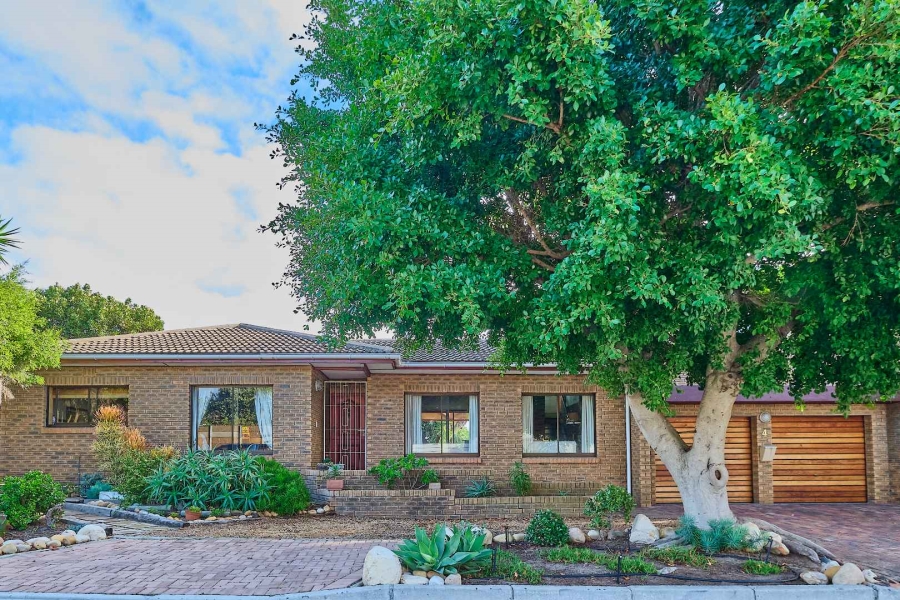 5 Bedroom Property for Sale in Flamingo Vlei Western Cape